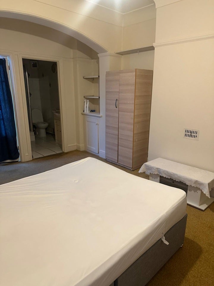 Room Beehive Lane in Greater London
