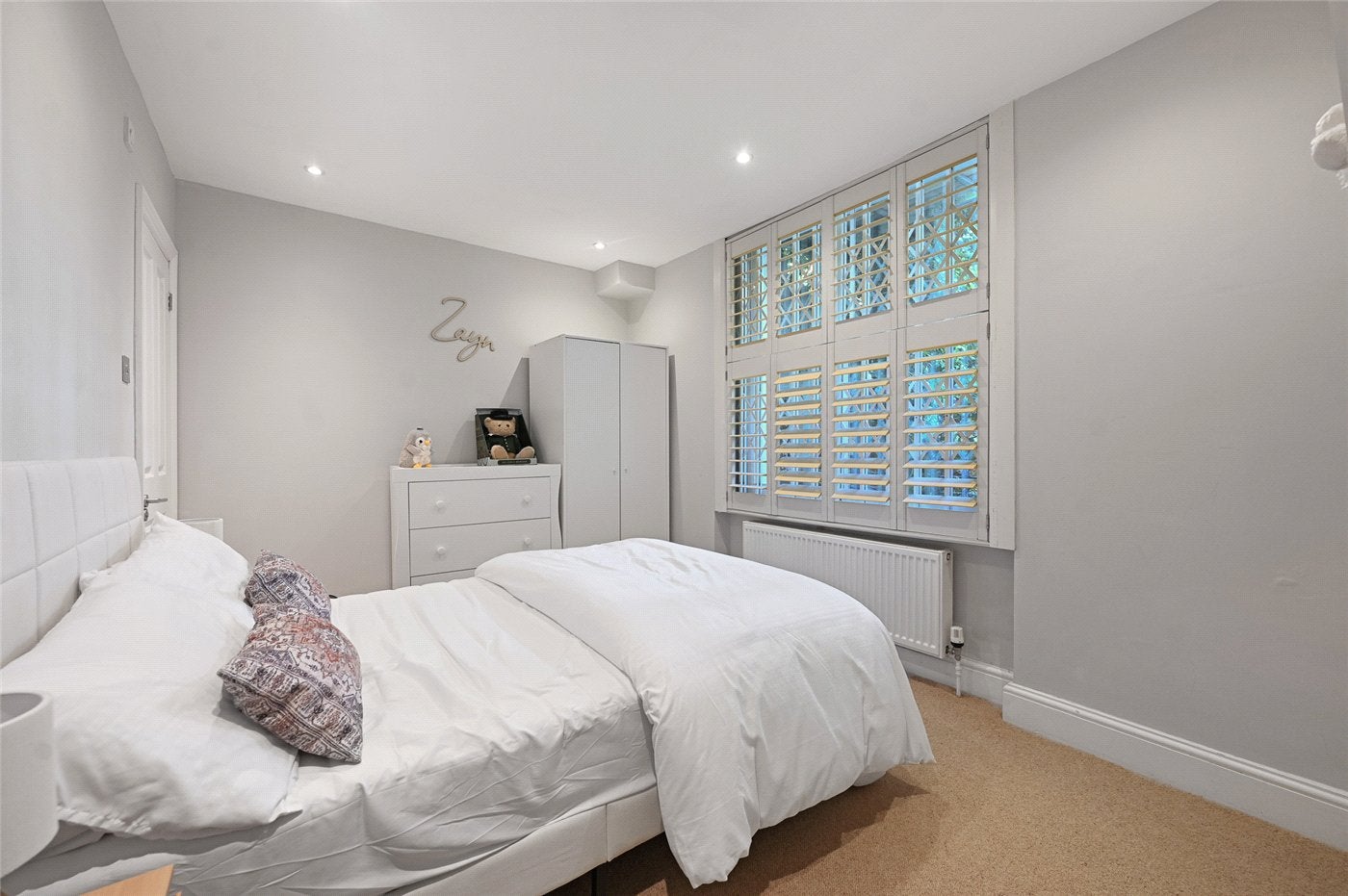 Flat Stanlake Road in Greater London
