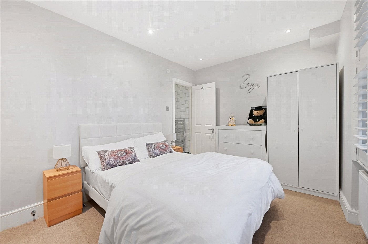 Flat Stanlake Road in Greater London