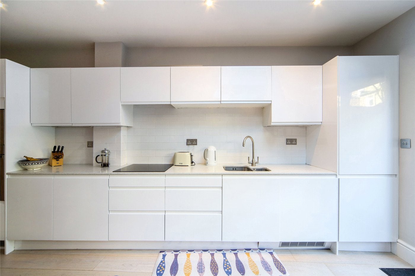 Flat Stanlake Road in Greater London