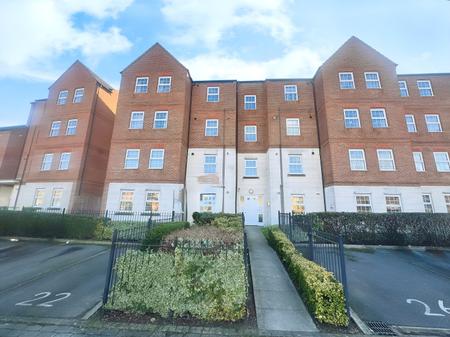 Flat Oundle Road in Peterborough