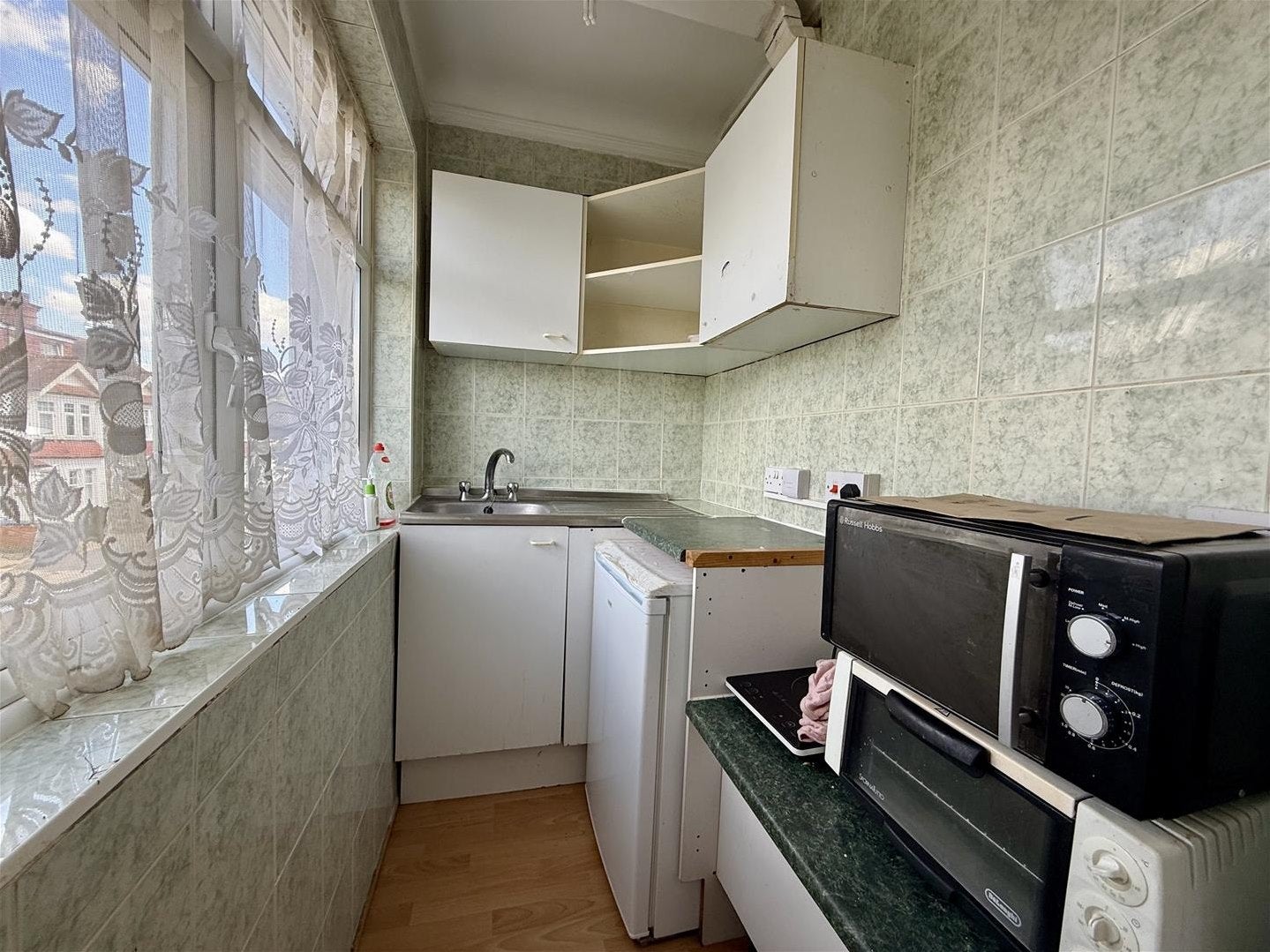 Flat Rugby Close in Greater London
