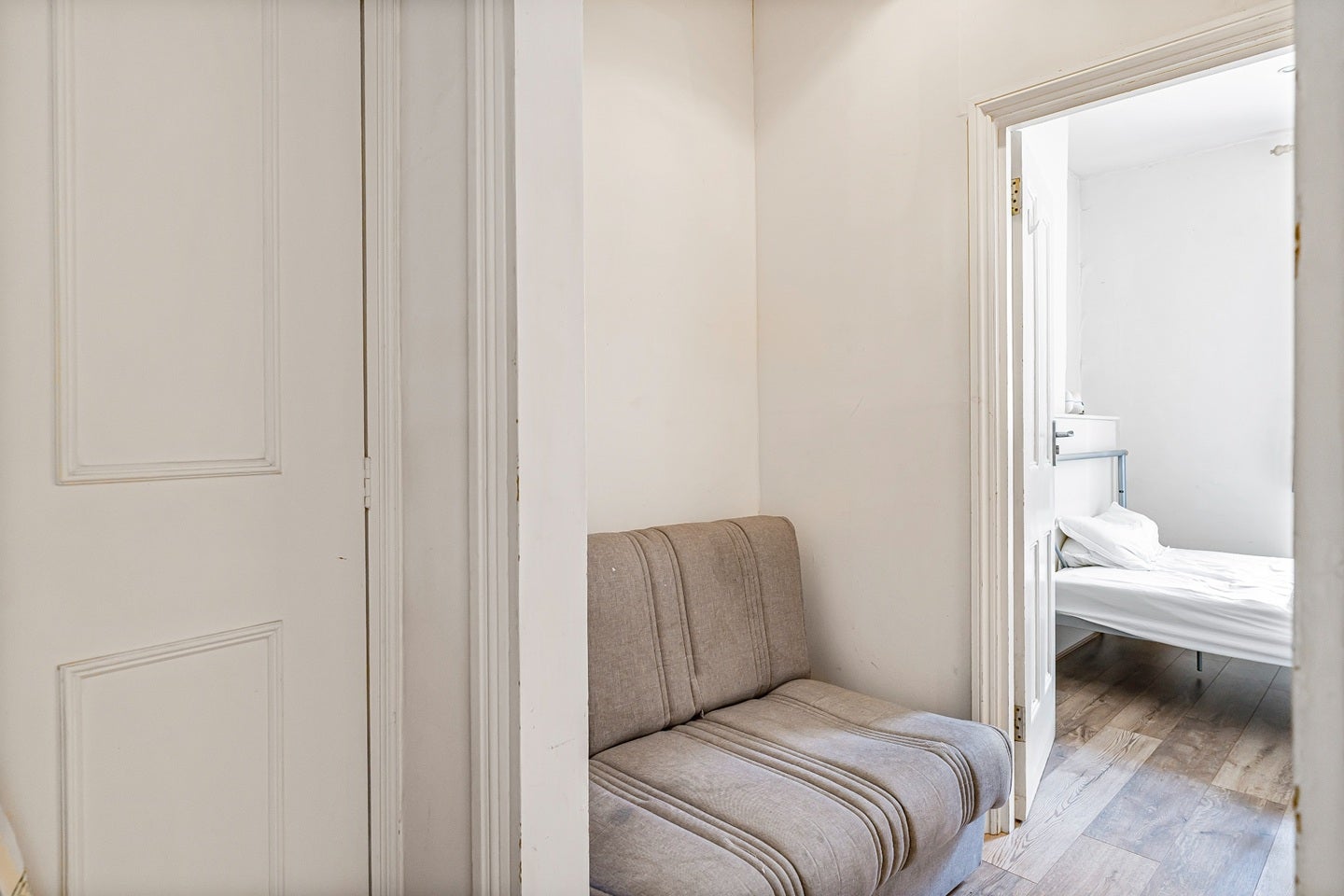 Room Lillie Road in Greater London