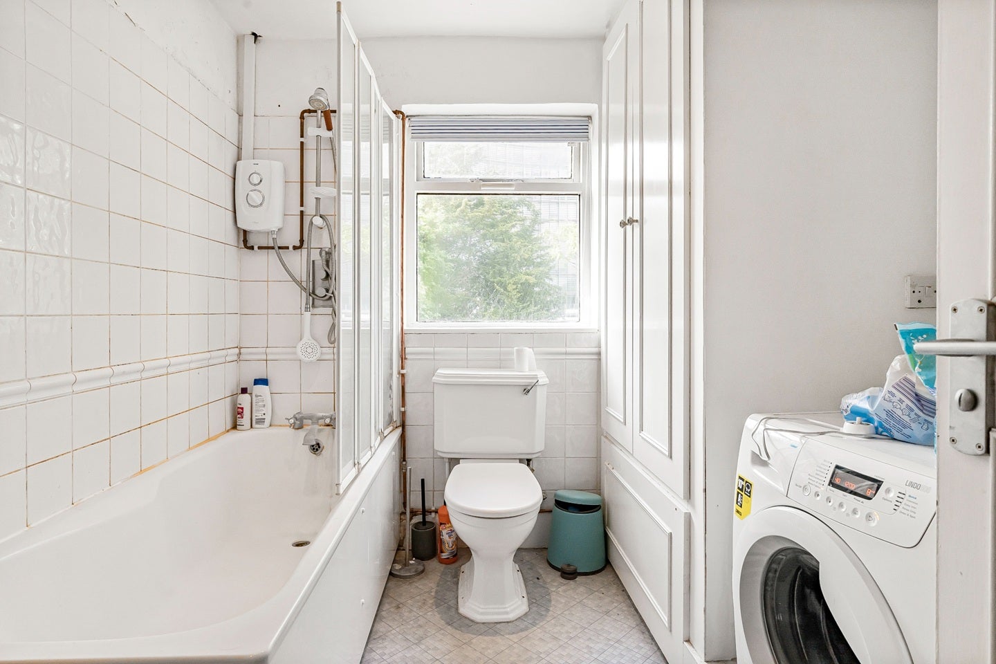 Room Lillie Road in Greater London