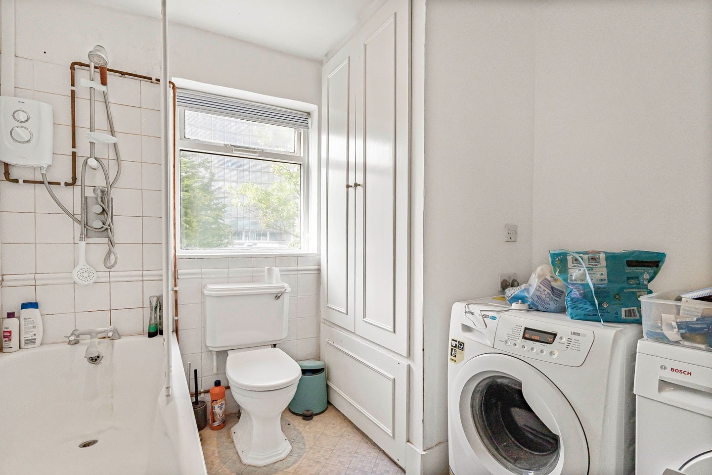Room Lillie Road in Greater London