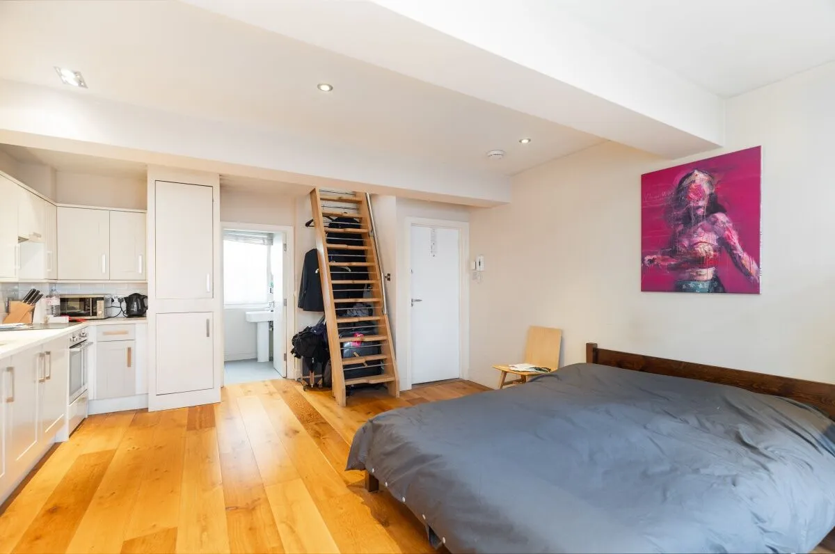 Flat William IV Street in City of Westminster