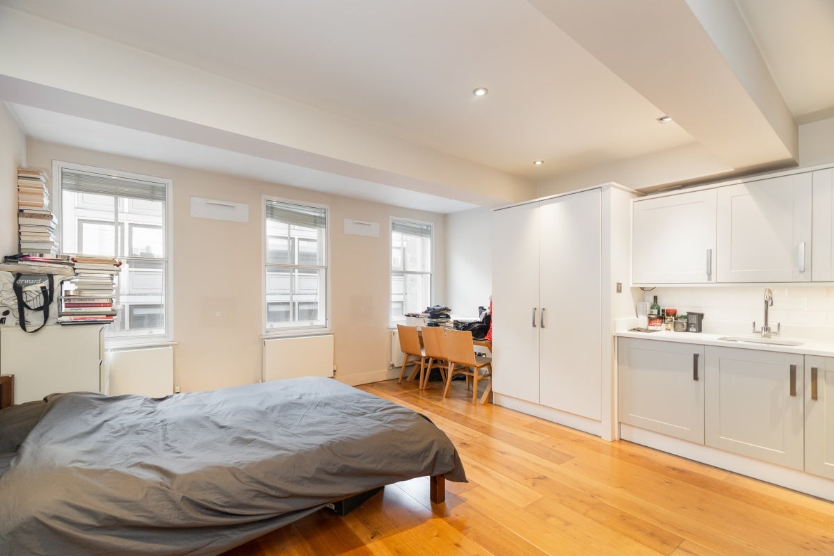 Flat William IV Street in City of Westminster