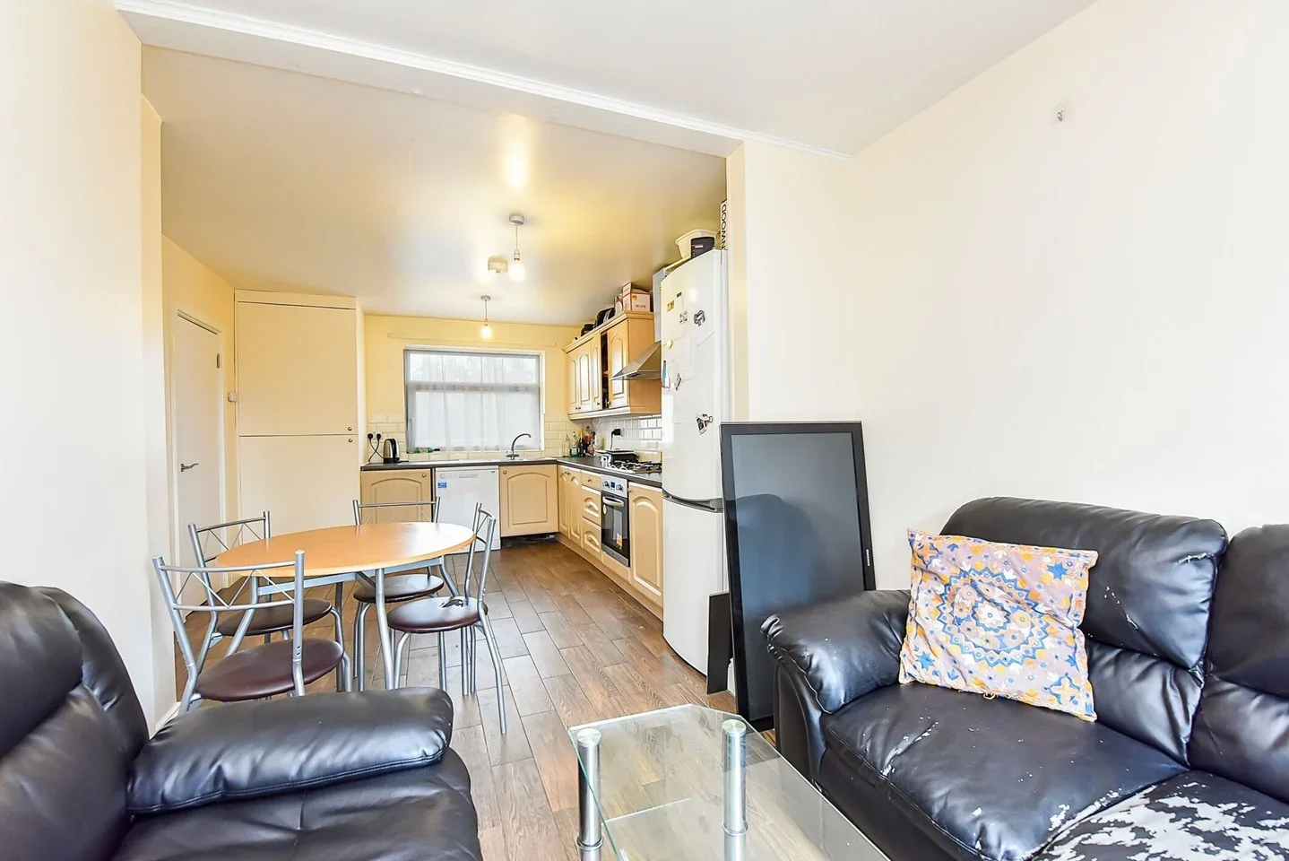 Flat Devons Road in Greater London