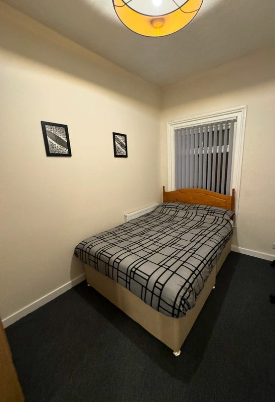 Room King's Road in Tameside