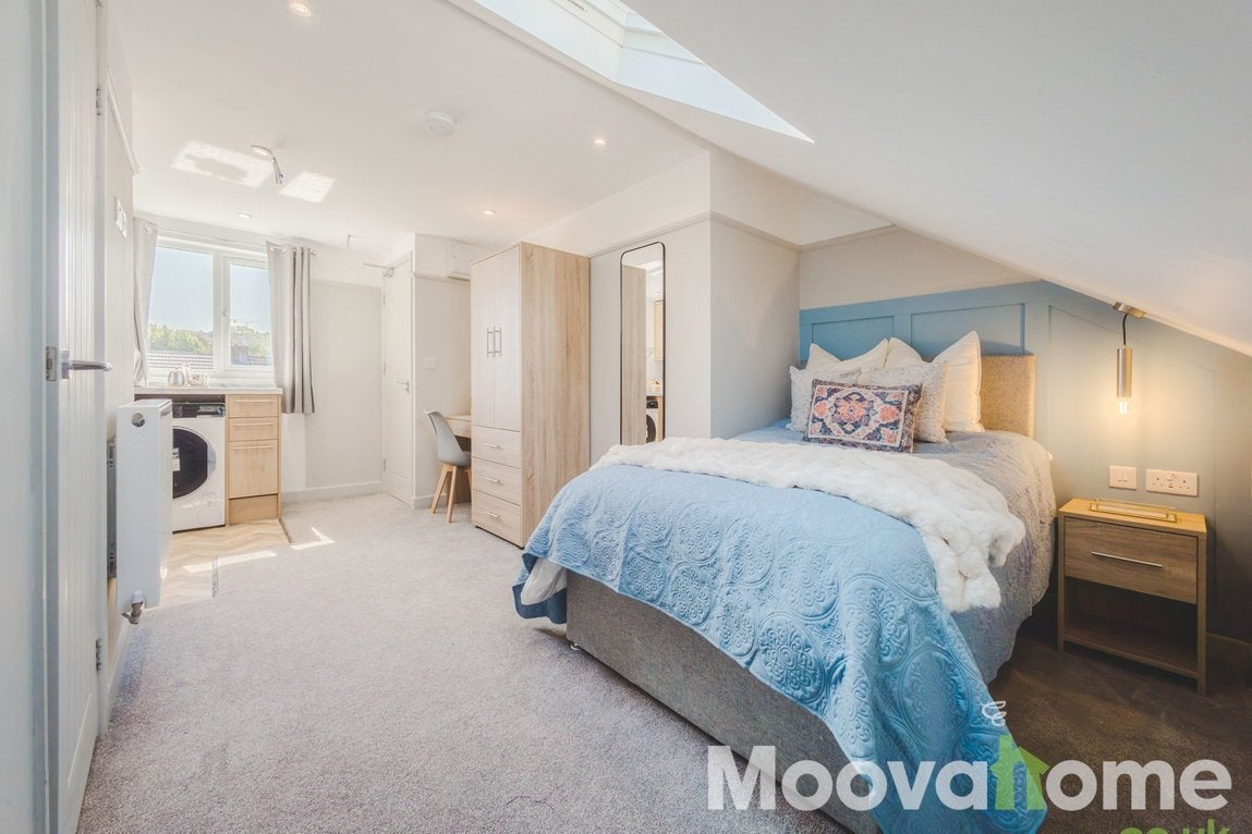 Room Faringdon Road in Swindon
