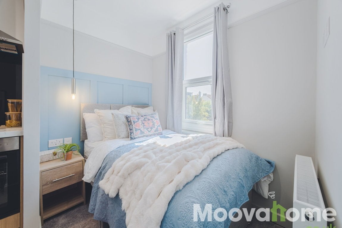 Room Faringdon Road in Swindon