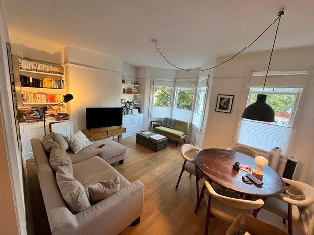 Room Chertsey Road in Greater London