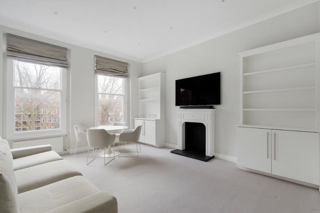 Flat Courtfield Road in Greater London