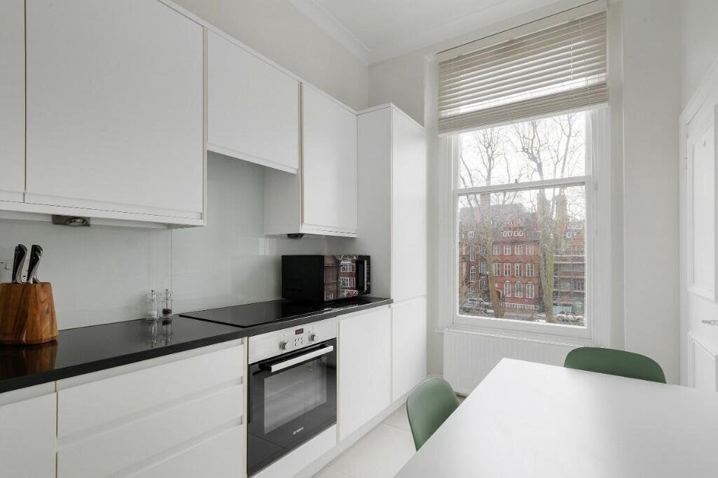Flat Courtfield Road in Greater London