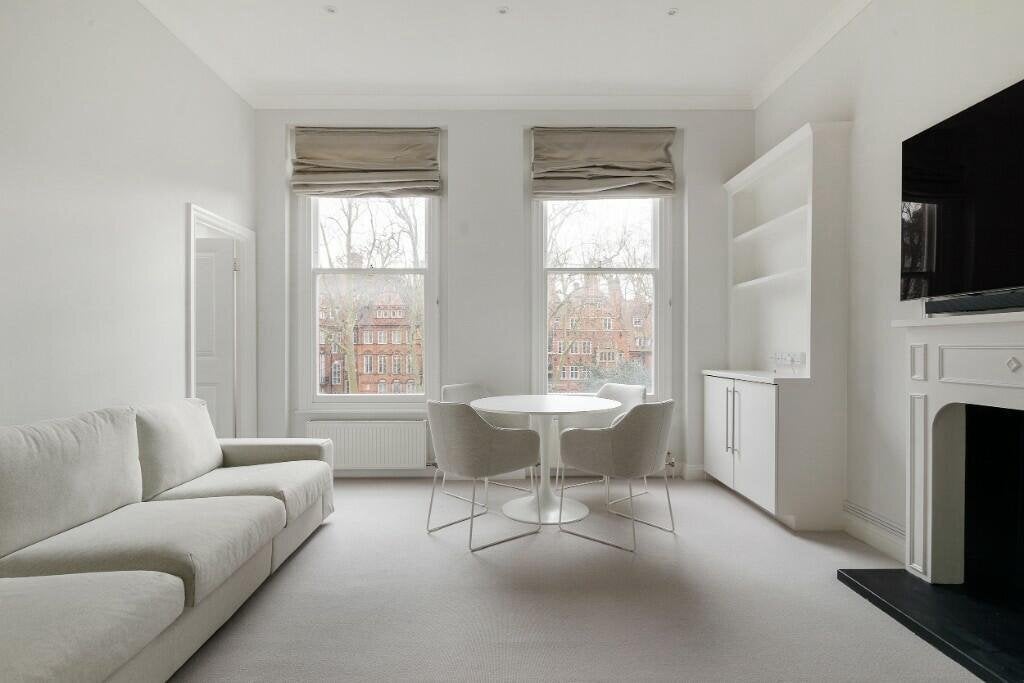 Flat Courtfield Road in Greater London