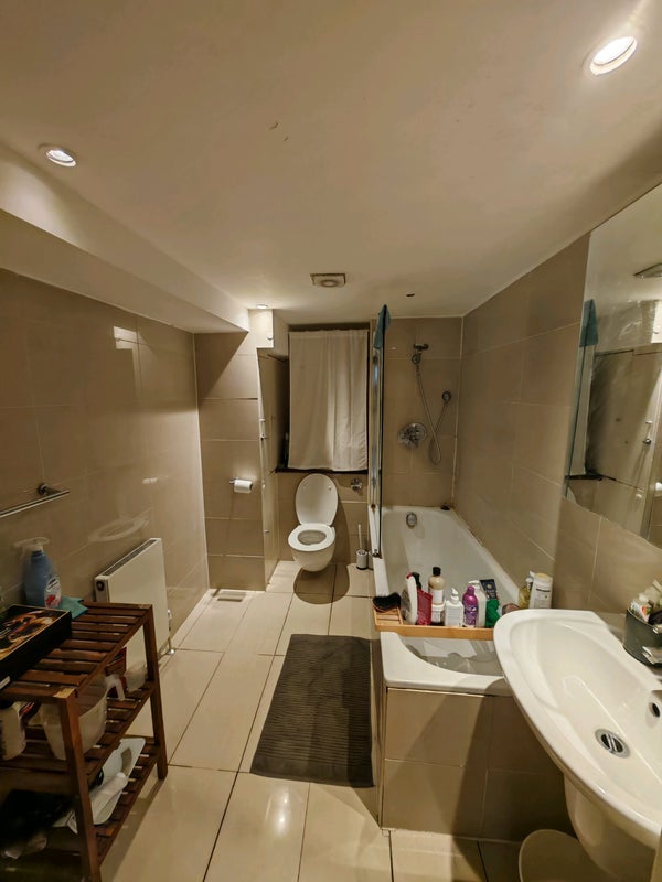 Room Three Oak Lane in Greater London