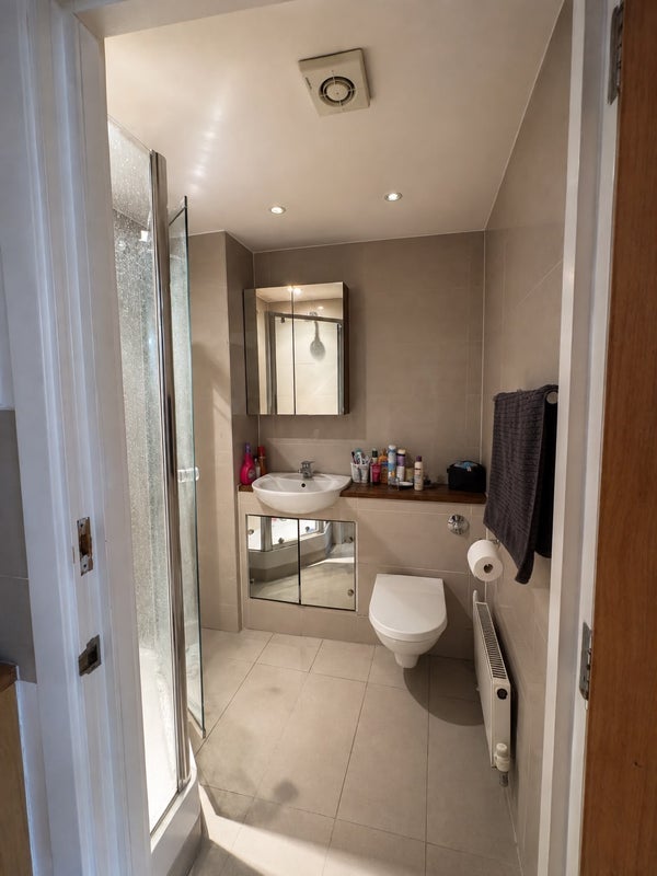 Room Three Oak Lane in Greater London