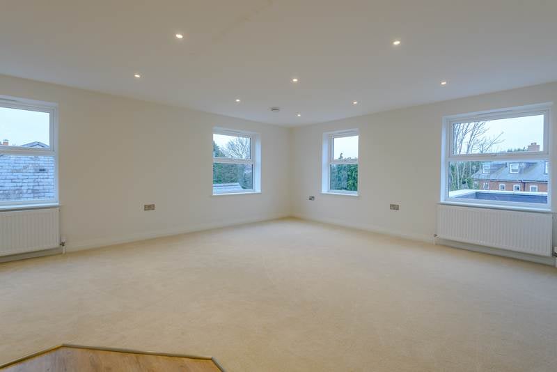 Flat Stratford Drive in Wooburn Green