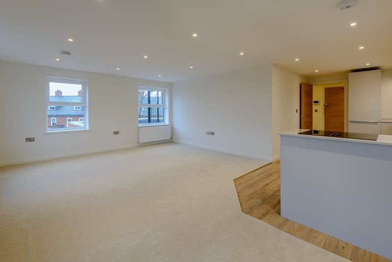 Flat Stratford Drive in Wooburn Green
