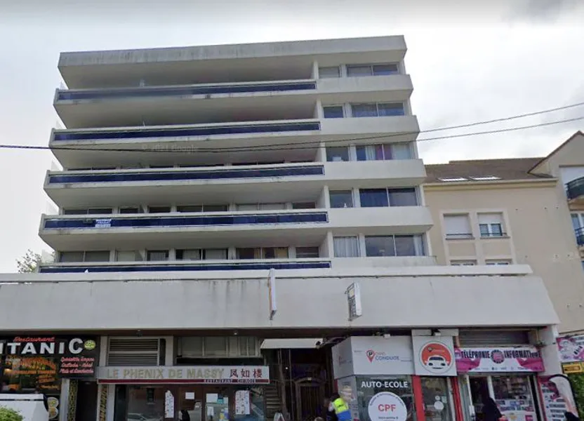 Flat Avenue Carnot in Massy