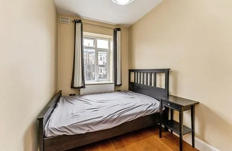 Flat Finchley Road in Greater London