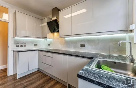 Flat Finchley Road in Greater London