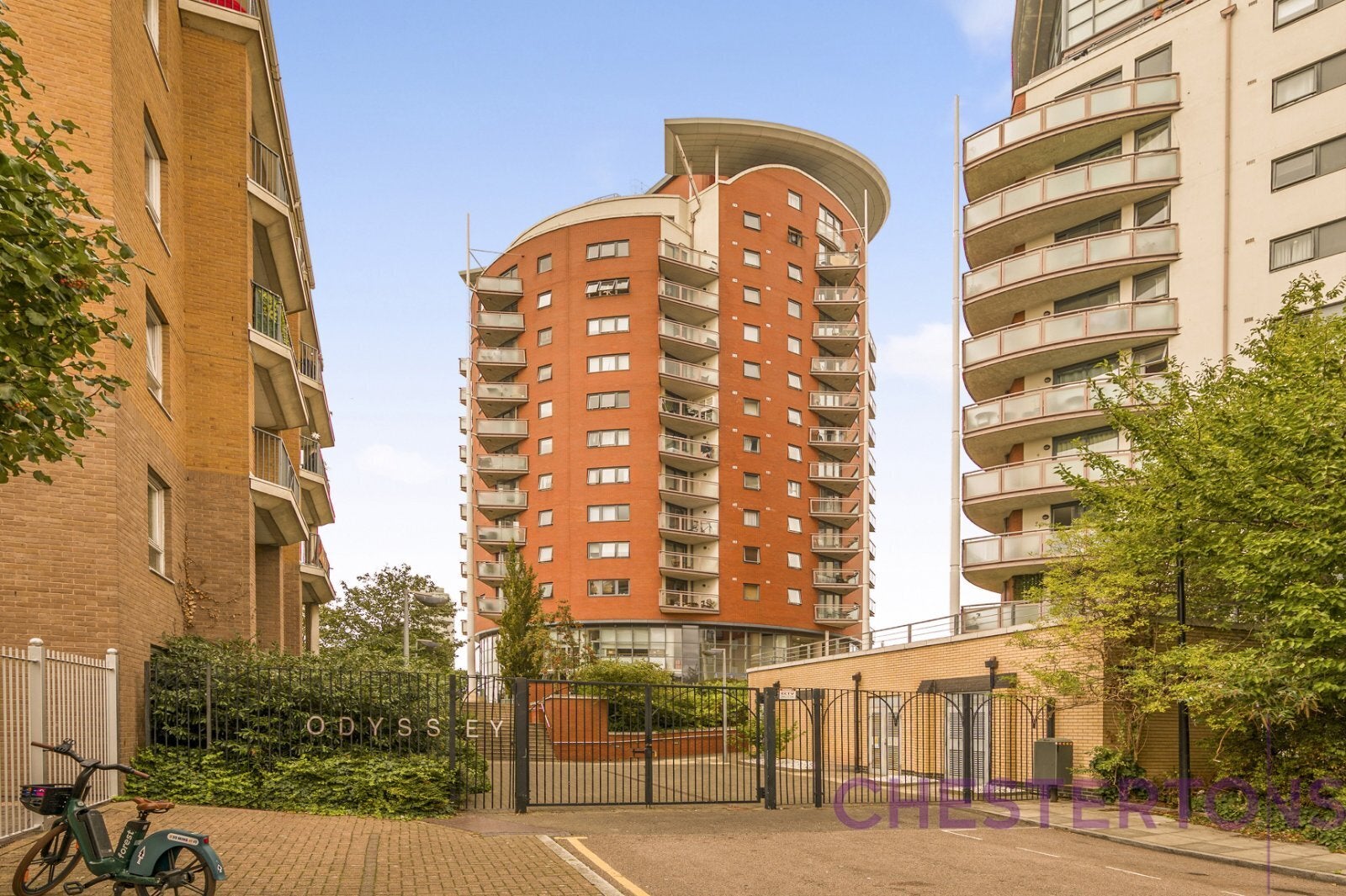 Flat Crews Street in Greater London