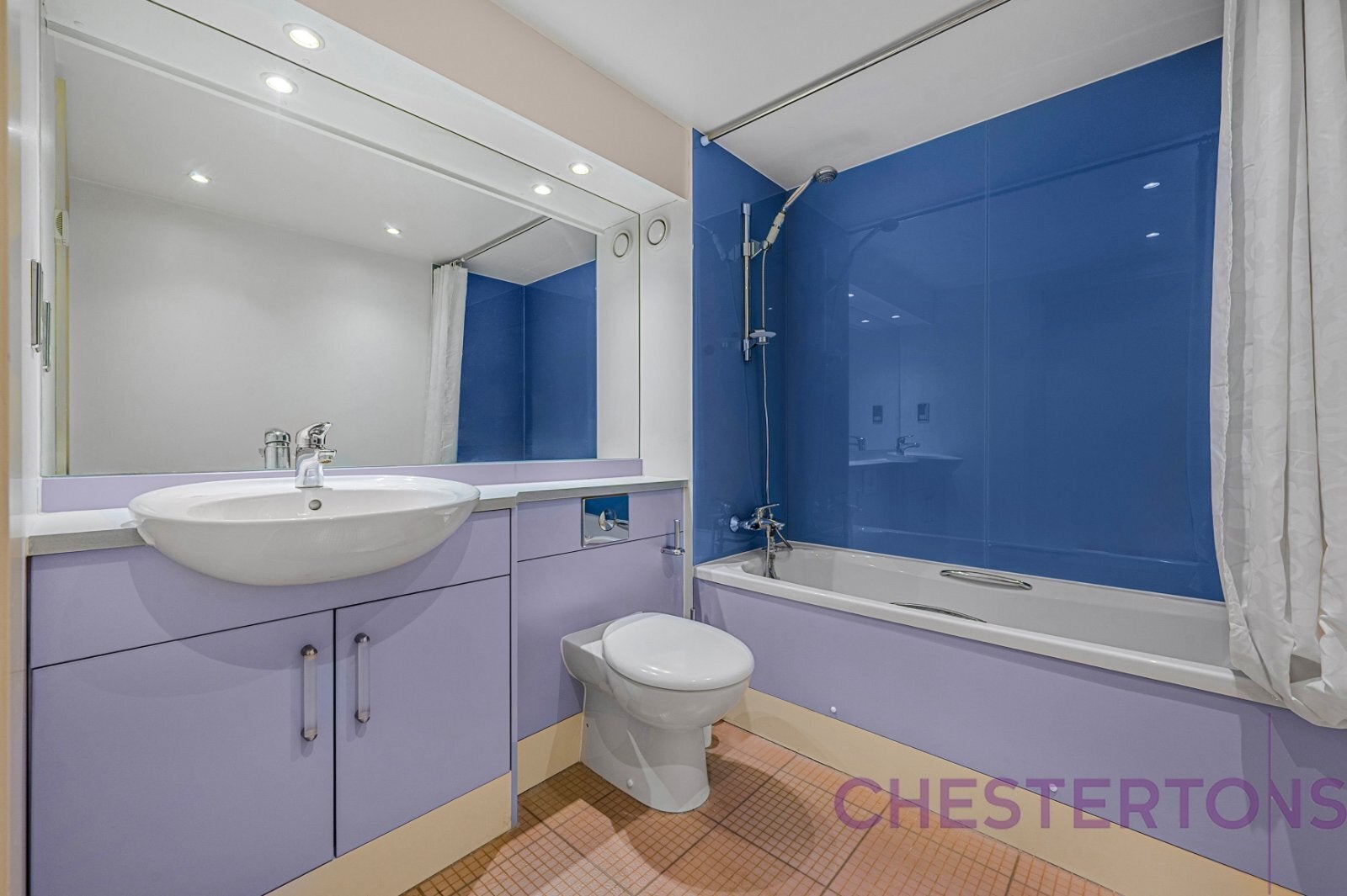 Flat Crews Street in Greater London