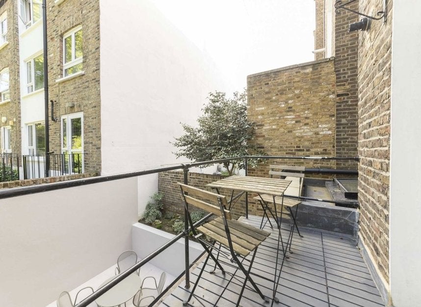 Flat Chepstow Road in City of Westminster
