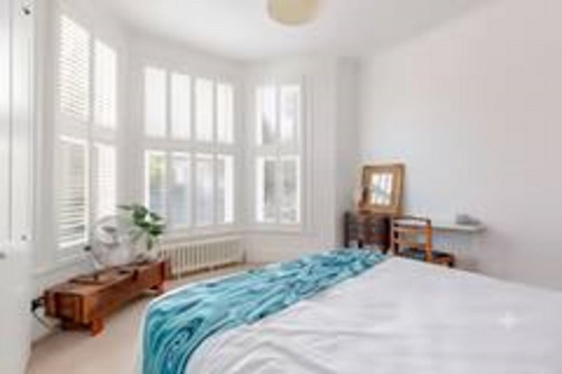Flat Uxbridge Road in Greater London