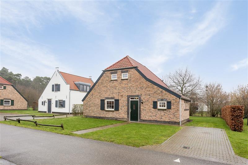 Huis Buitenhof de Leistert 228 in Roggel