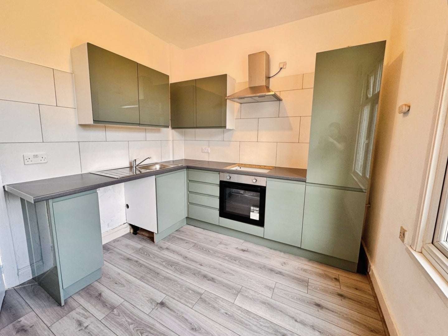 Flat Silverdale Avenue in Southend-on-Sea