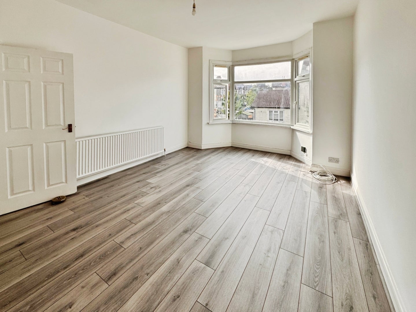 Flat Silverdale Avenue in Southend-on-Sea