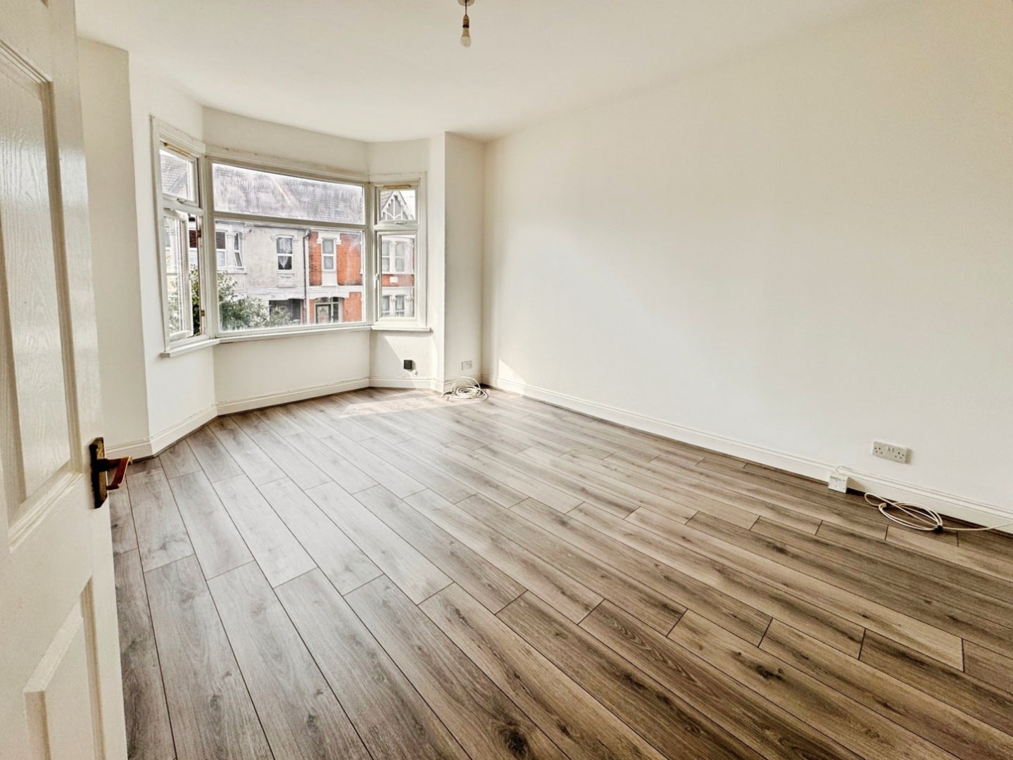 Flat Silverdale Avenue in Southend-on-Sea