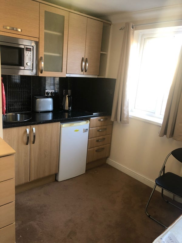 Room Inglewood Close in Greater London