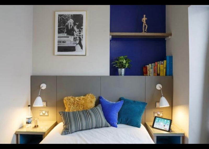 Room Westley Road in Birmingham