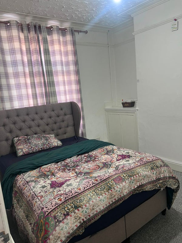 Room Holmfield Avenue West in Manchester