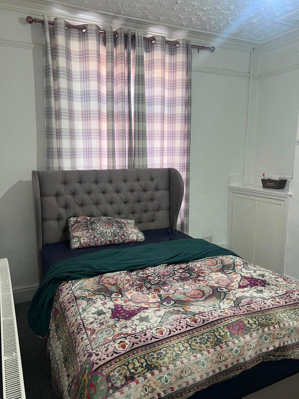 Room Holmfield Avenue West in Manchester