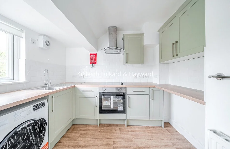Flat Longford Gardens in Greater London