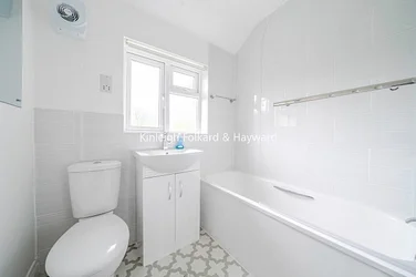 Flat Longford Gardens in Greater London
