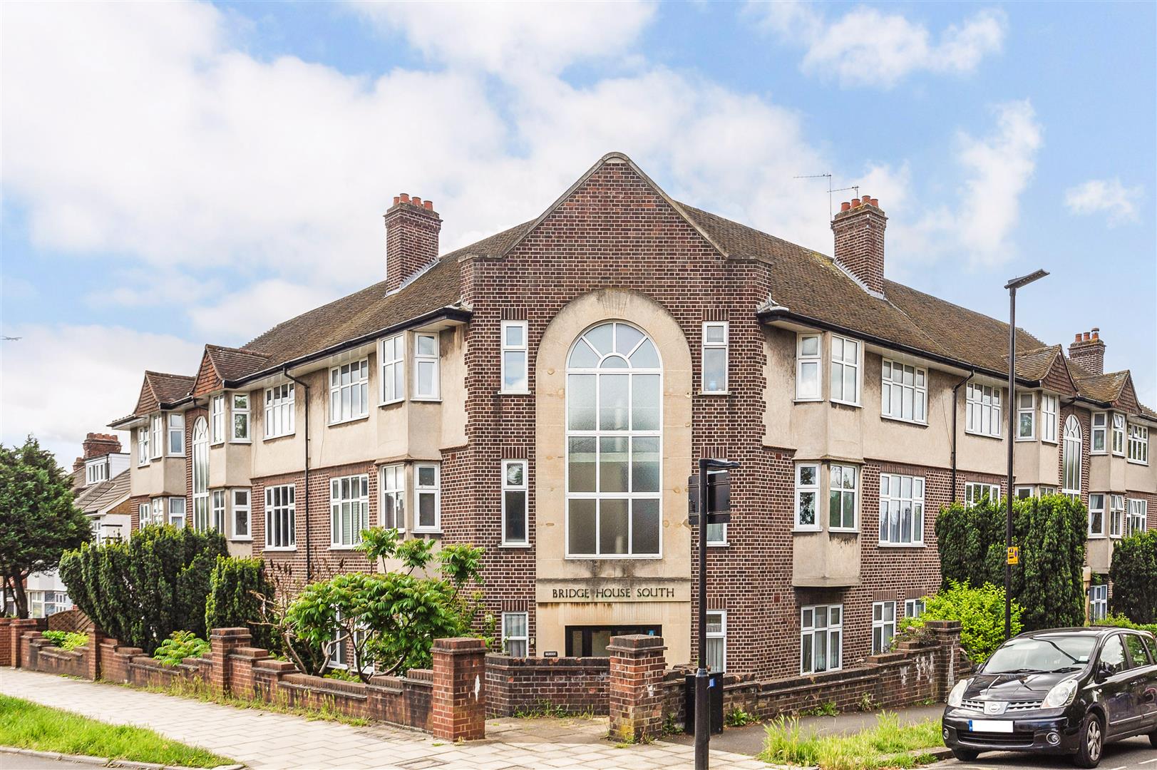 Flat Boston Gardens in Greater London