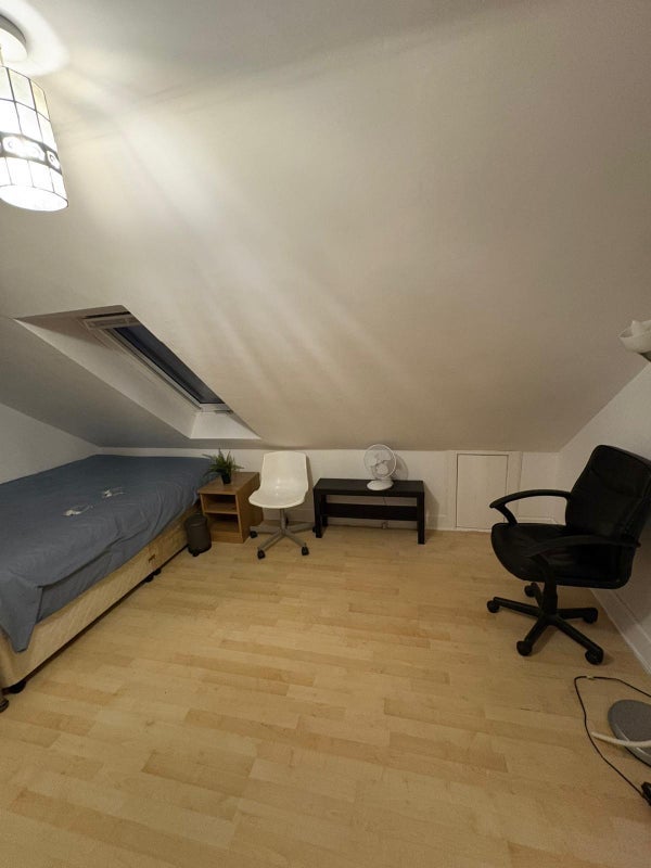 Room Parkhead Drive in City of Edinburgh