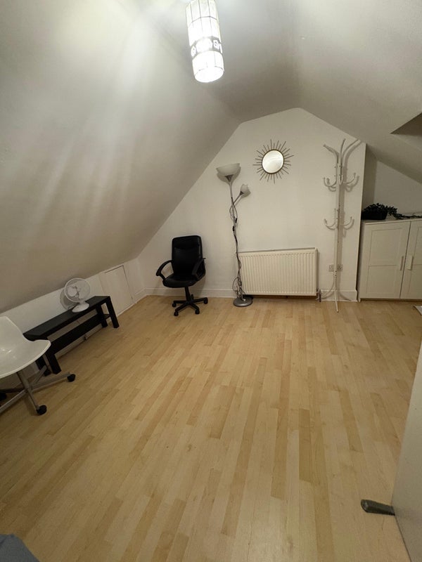 Room Parkhead Drive in City of Edinburgh