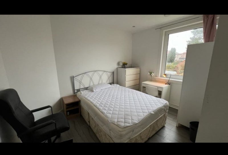 Room Parkhead Drive in City of Edinburgh