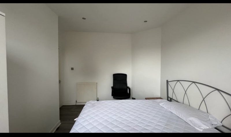 Room Parkhead Drive in City of Edinburgh