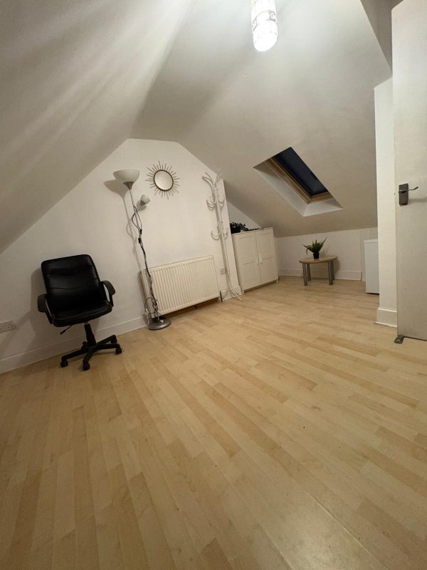 Room Parkhead Drive in City of Edinburgh