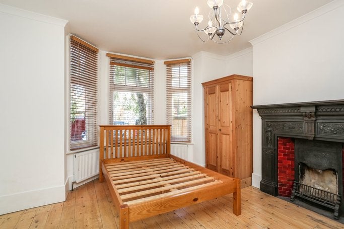 Flat Whitehall Gardens in Greater London