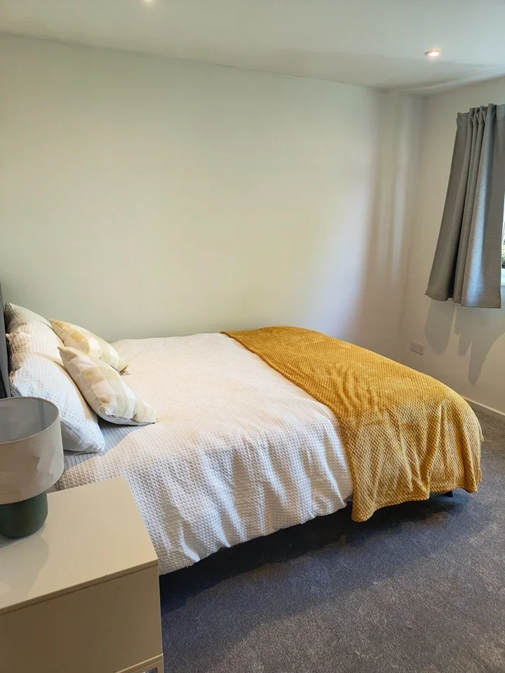 Room Altham Grove in Harlow