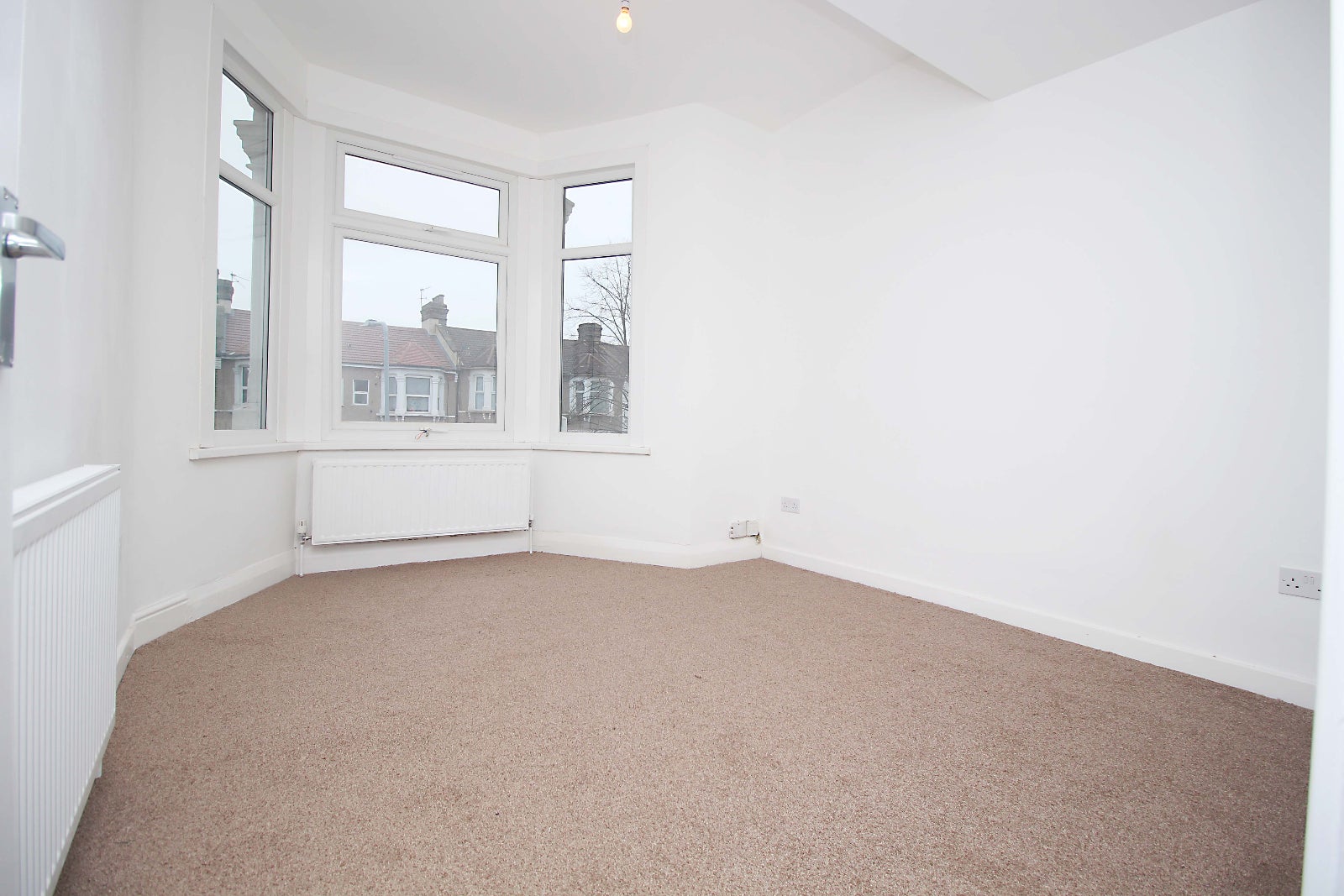 Flat Selborne Road in London