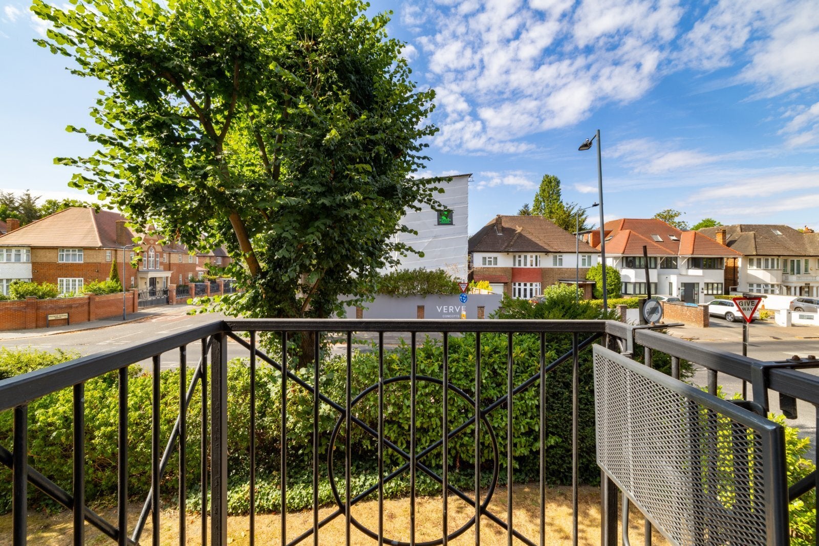 Flat Brondesbury Park in Greater London